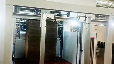 ماكينة القص والتجعيد الأوتوماتيكية بالقالب المسطح مزودة بوحدة إزالة المخلفات، موديل HF-1450CF