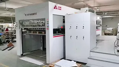ماكينة تقطيع بالقوالب المسطحة لصناديق المشروبات الروحية الفاخرة